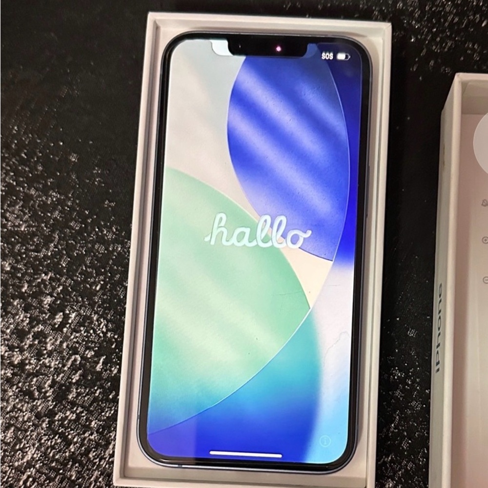 Apple iPhone 14 128g Slate Blue SE 40mm
SOLD